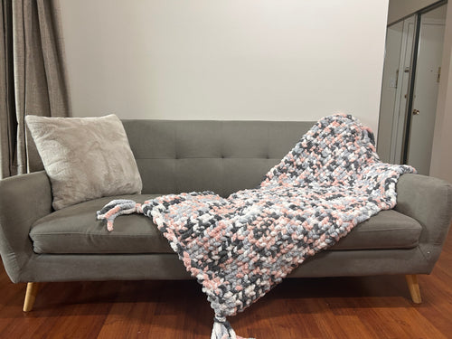 Limited Edition: Loop Yarn Chunky Knit Throw Blanket in Pink Blush & Grey