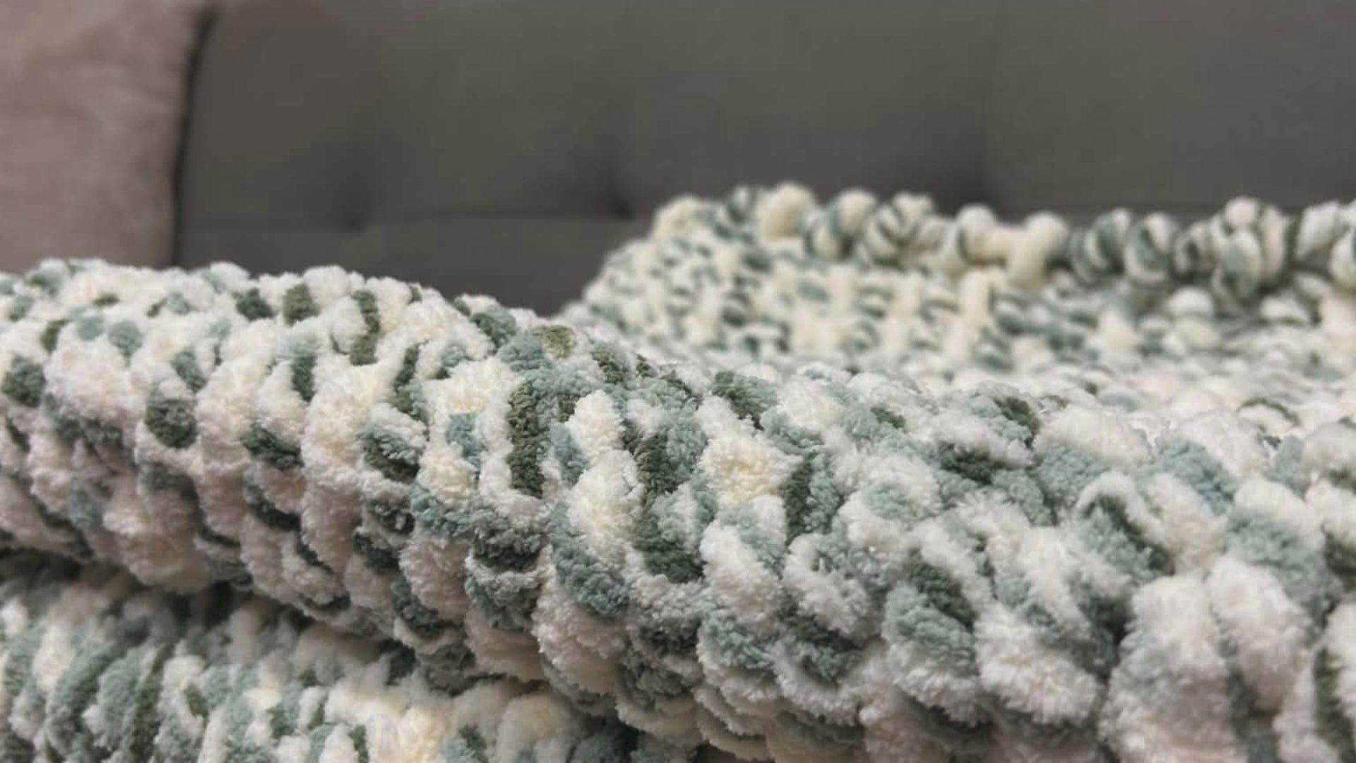 Limited Edition: Loop Yarn Chunky Knit Throw Blanket in Sage & Cream